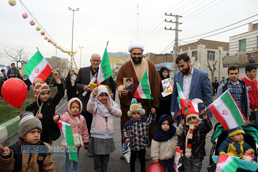 حضور طلاب در راهپیمایی ۲۲ بهمن قرچک