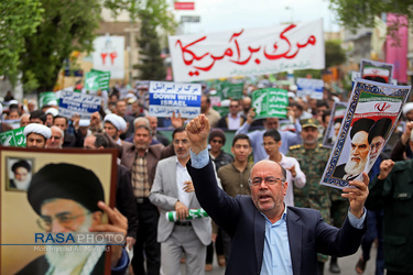 راه پیمایی نمازگزاران جمعه قم در حمایت از سپاه