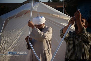 آماده سازی اردوگاه اسکان سیل زدگان توسط طلاب جهادی