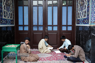 اعتکاف رمضانی طلاب جامعة المصطفی در حرم مطهر رضوی
