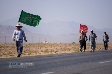 کاروان زائران پیاده امام رضا (ع) از قم