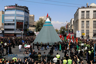 مراسم خیمه سوزان ظهر عاشورا در بازار تهران