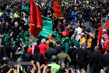 مراسم خیمه سوزان ظهر عاشورا در بازار تهران