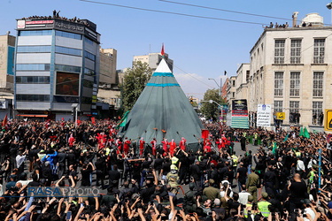 مراسم خیمه سوزان ظهر عاشورا در بازار تهران