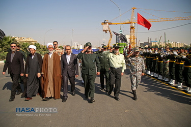 مراسم رژه نیرو‌های مسلح در آغاز هفته دفاع مقدس با سخنرانی آیت الله اعرافی