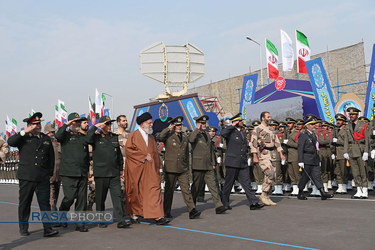 مراسم دانش‌آموختگی دانشجویان دانشگاههای افسری ارتش در دانشگاه خاتم‌الانبیاء(ص) با حضور رهبر انقلاب