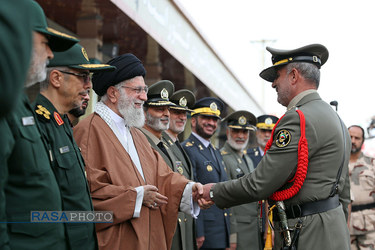 مراسم دانش‌آموختگی دانشجویان دانشگاههای افسری ارتش در دانشگاه خاتم‌الانبیاء(ص) با حضور رهبر انقلاب