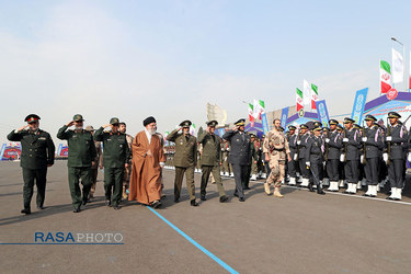 مراسم دانش‌آموختگی دانشجویان دانشگاههای افسری ارتش در دانشگاه خاتم‌الانبیاء(ص) با حضور رهبر انقلاب