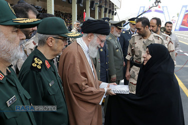 مراسم دانش‌آموختگی دانشجویان دانشگاههای افسری ارتش در دانشگاه خاتم‌الانبیاء(ص) با حضور رهبر انقلاب