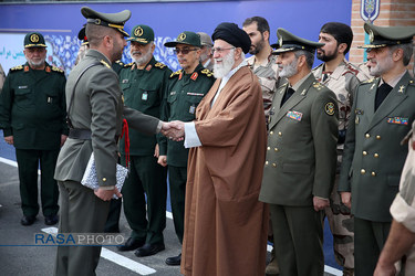 مراسم دانش‌آموختگی دانشجویان دانشگاههای افسری ارتش در دانشگاه خاتم‌الانبیاء(ص) با حضور رهبر انقلاب