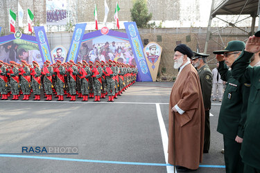 مراسم دانش‌آموختگی دانشجویان دانشگاههای افسری ارتش در دانشگاه خاتم‌الانبیاء(ص) با حضور رهبر انقلاب