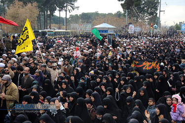 راهپیمایی نمازگزاران جمعه قم در پی شهادت سردار حاج قاسم سلیمانی