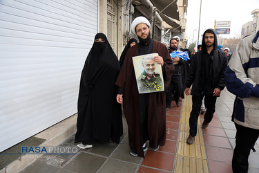 راهپیمایی نمازگزاران جمعه قم در پی شهادت سردار حاج قاسم سلیمانی