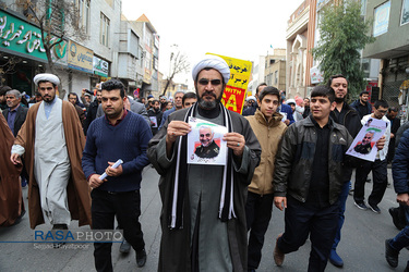 راهپیمایی نمازگزاران جمعه قم در پی شهادت سردار حاج قاسم سلیمانی