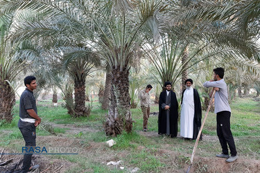 حضور نماینده ولی فقیه در استان خوزستان در میان روستاییان