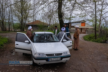 بسته بندی و توزیع مواد غذایی در میان نیازمندان توسط طلاب جهادی گیلان