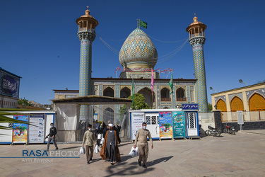 توزیع اقلام بهداشتی بین مجاورین حرم امامزاده سید علاالدین حسین (ع) شیراز