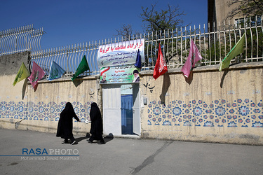 تولید جهادی ماسک و لباس گان توسط بانوان طلبه در مشهد