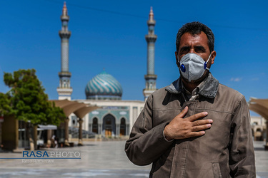 در‌های حرم مطهر حضرت معصومه (سلام الله علیها) از ۲۶ اسفند ۱۳۹۸ به روی زائران بسته شد. اکنون شاهد جلوه‌های زیبای کمتر دیده شده، از ابراز ارادت به محبان خاندان پیامبر هستیم.