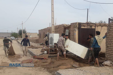 امداد رسانی بسیج در روستاهای سیل زده استان کرمان