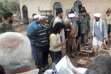 امداد رسانی بسیج در روستاهای سیل زده استان کرمان