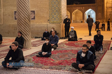 حضور حجت الاسلام والمسلمین دژکام نماینده ولی فقیه در استان فارس در احیای شب بیست و یکم ماه مبارک رمضان در مسجد وکیل شیراز