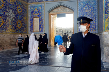 حضور زائران در حرم امام رضا (علیه السلام) پس از بازگشایی