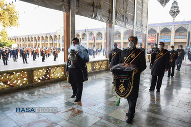 آئین تعویض پرچم حرم حضرت احمد‌بن‌موسی الکاظم (ع) در شراز