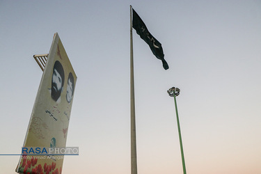 اهتزار پرچم ۲۰۰ متری مزین به ذکر یا حسین (ع) در اهواز