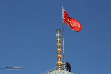 تعویض پرچم و شستشوی گنبد مسجد مقدس جمکران