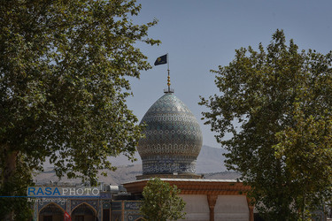 عزاداری و نماز جماعت ظهر عاشورا در حرم حضرت احمدبن موسی الکاظم (ع)