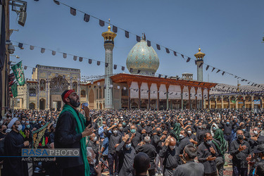 عزاداری و نماز جماعت ظهر عاشورا در حرم حضرت احمدبن موسی الکاظم (ع)