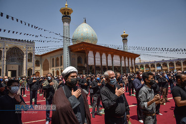 عزاداری و نماز جماعت ظهر عاشورا در حرم حضرت احمدبن موسی الکاظم (ع)