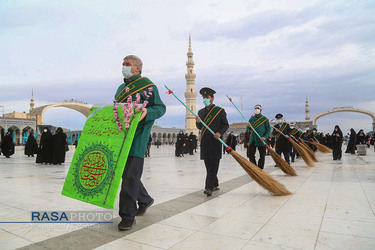 آئین جاروکشی خادمان مسجد مقدس جمکران در آستانه نیمه شعبان