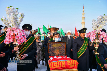 مراسم تعویض پرچم مسجد مقدس جمکران در آستانه نیمه شعبان