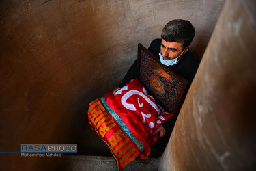 مراسم تعویض پرچم مسجد مقدس جمکران در آستانه نیمه شعبان