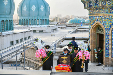 مراسم تعویض پرچم مسجد مقدس جمکران در آستانه نیمه شعبان