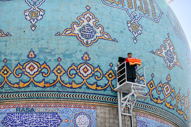 مراسم تعویض پرچم مسجد مقدس جمکران در آستانه نیمه شعبان