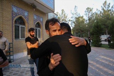 وداع خانواده، با پیکر طلبه شهید مدافع امنیت