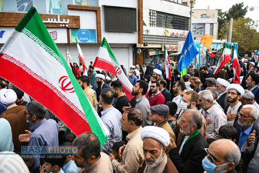 راهپیمایی مردم قم در محکومیت حادثه تروریستی حرم شاهچراغ