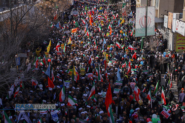 راهپیمایی باشکوه مردم قم در جشن پیروزی انقلاب