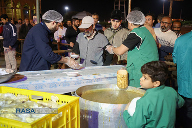 اطعام مهدوی زائران جمکران در ماه مبارک رمضان