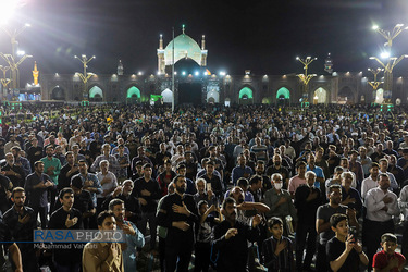 اجتماع زائران و مجاوران رضوی در شب شهادت حضرت جوادالائمه (علیه السلام)