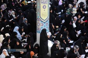 مراسم قرائت دعای عرفه در حرم حضرت معصومه (س)