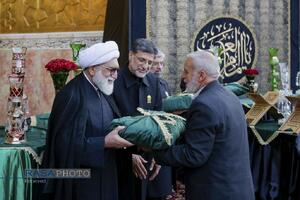 آیین اذن عزا و تعویض پرچم حرم مطهر رضوی در آغاز ماه محرم
