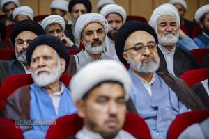 آیین رونمایی و آغاز برپایی جلسات درس اخلاق در مساجد استان قم با سخنرانی آیت الله شب زنده دار