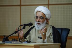 آیین رونمایی و آغاز برپایی جلسات درس اخلاق در مساجد استان قم با سخنرانی آیت الله شب زنده دار