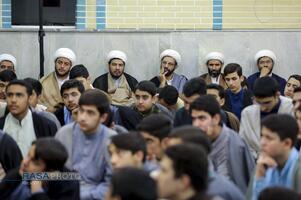 حضور آیت الله مروی در حجرات و گفتگوی صمیمی با طلاب در جریان بازدید از مدرسه علمیه جهانگیرخان قم