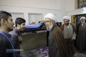 حضور آیت الله مروی در حجرات و گفتگوی صمیمی با طلاب در جریان بازدید از مدرسه علمیه جهانگیرخان قم