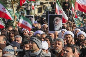 تشییع پیکر پاک ۷ شهید گمنام دفاع مقدس در قم